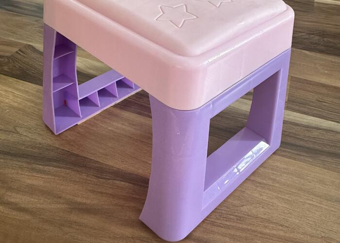 Grajewo ogłoszenia: Stołeczek dla dziewczynki. 
Stan bardzo dobry.