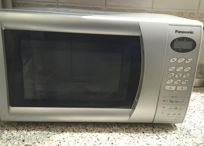 Grajewo ogłoszenia: Sprzedam kuchenkę mikrofalową Panasonic srebrna bez pudełka i...